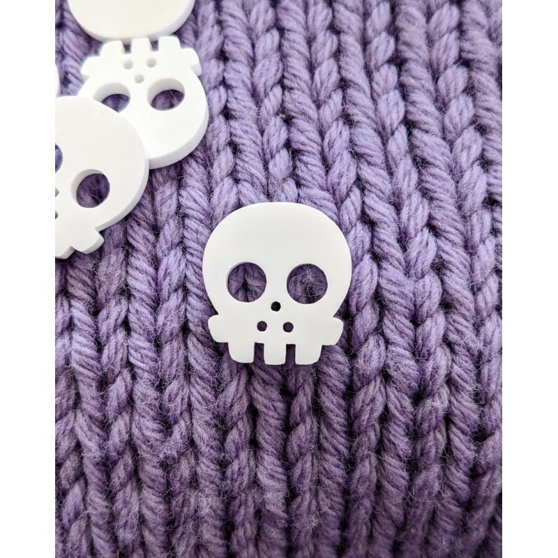 Deadly Skull Buttons 23 mm white