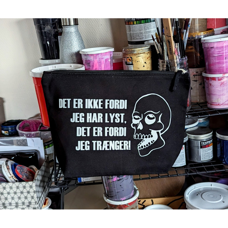JEG TRÆNGER pouch